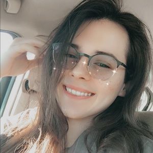 Meet your Posher, Chloe